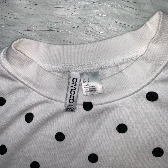 “Divided”Black and White Polka Dot Cropped Sweater - Picture 2 of 3